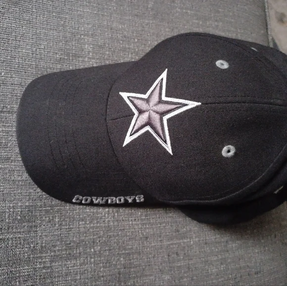 Dallas Cowboys hat - Picture 2 of 3